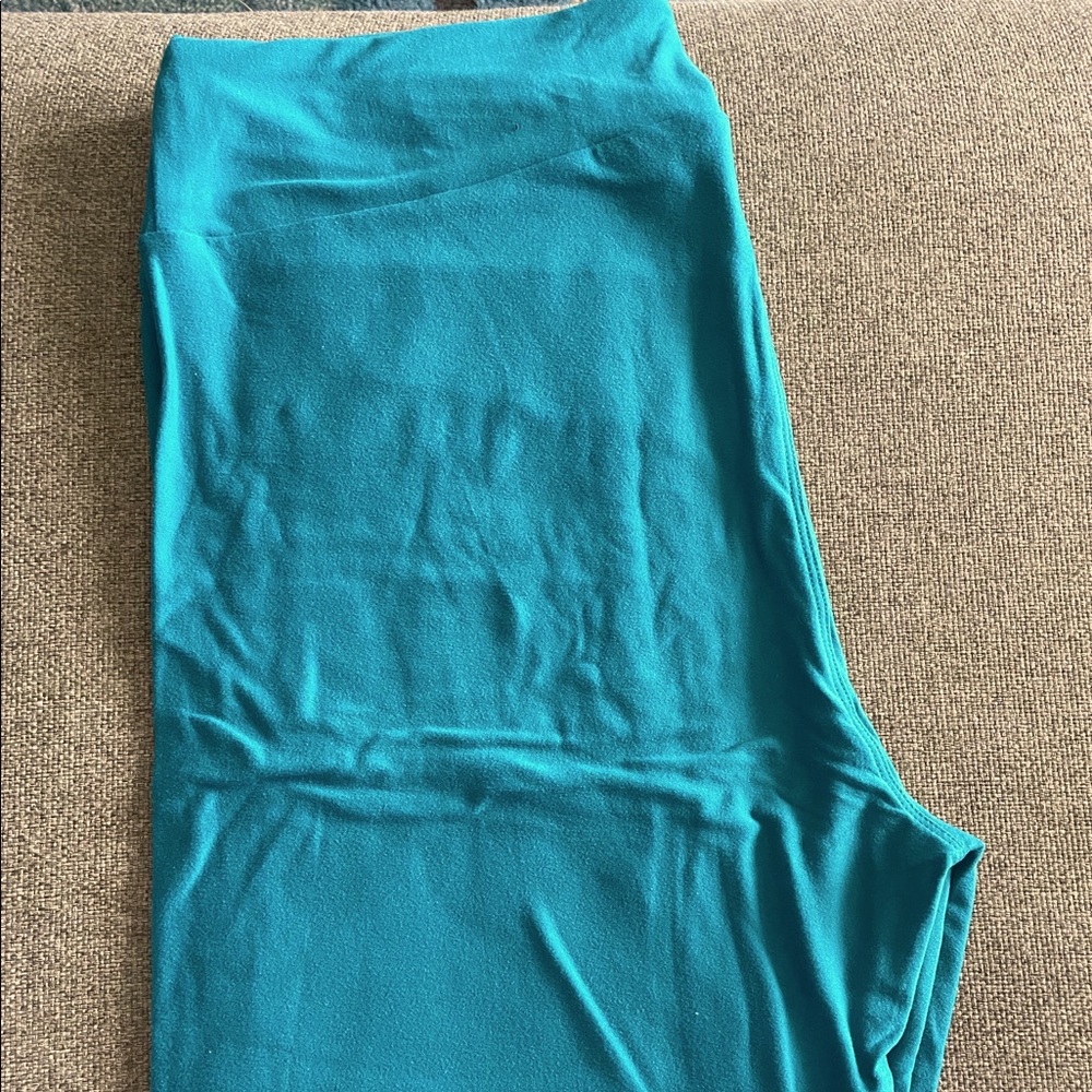 LuLaRoe Tall/Curvy leggings Deep Teal color